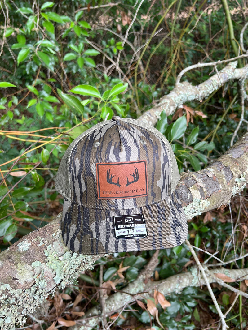 Load image into Gallery viewer, Deer Horns - Trucker Snapback - Richardson 112
