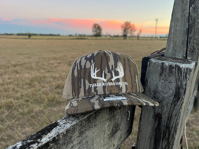 Load image into Gallery viewer, Classic Whitetail Rack - Trucker Snapback Hat - Richardson 112
